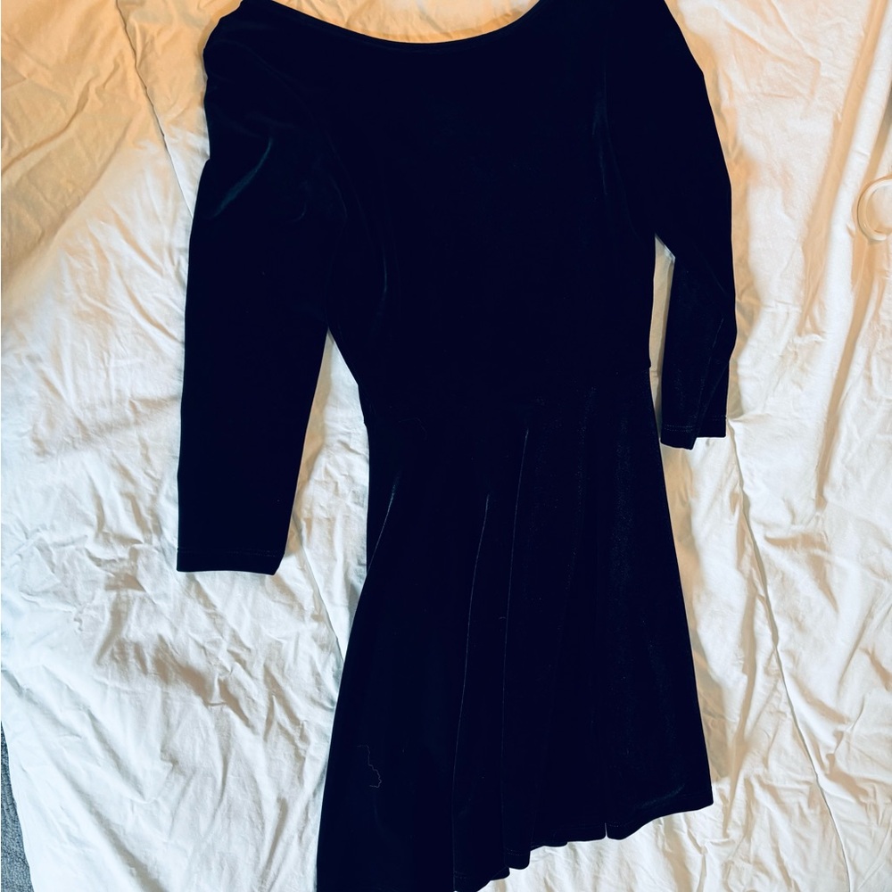 Elegant Black Velvet Dress - Picture 9 of 14